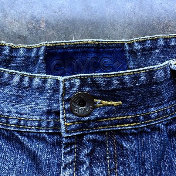 Essential Vintage Y2K Eynce Embroidered Denim Shorts - Picture 4 of 5